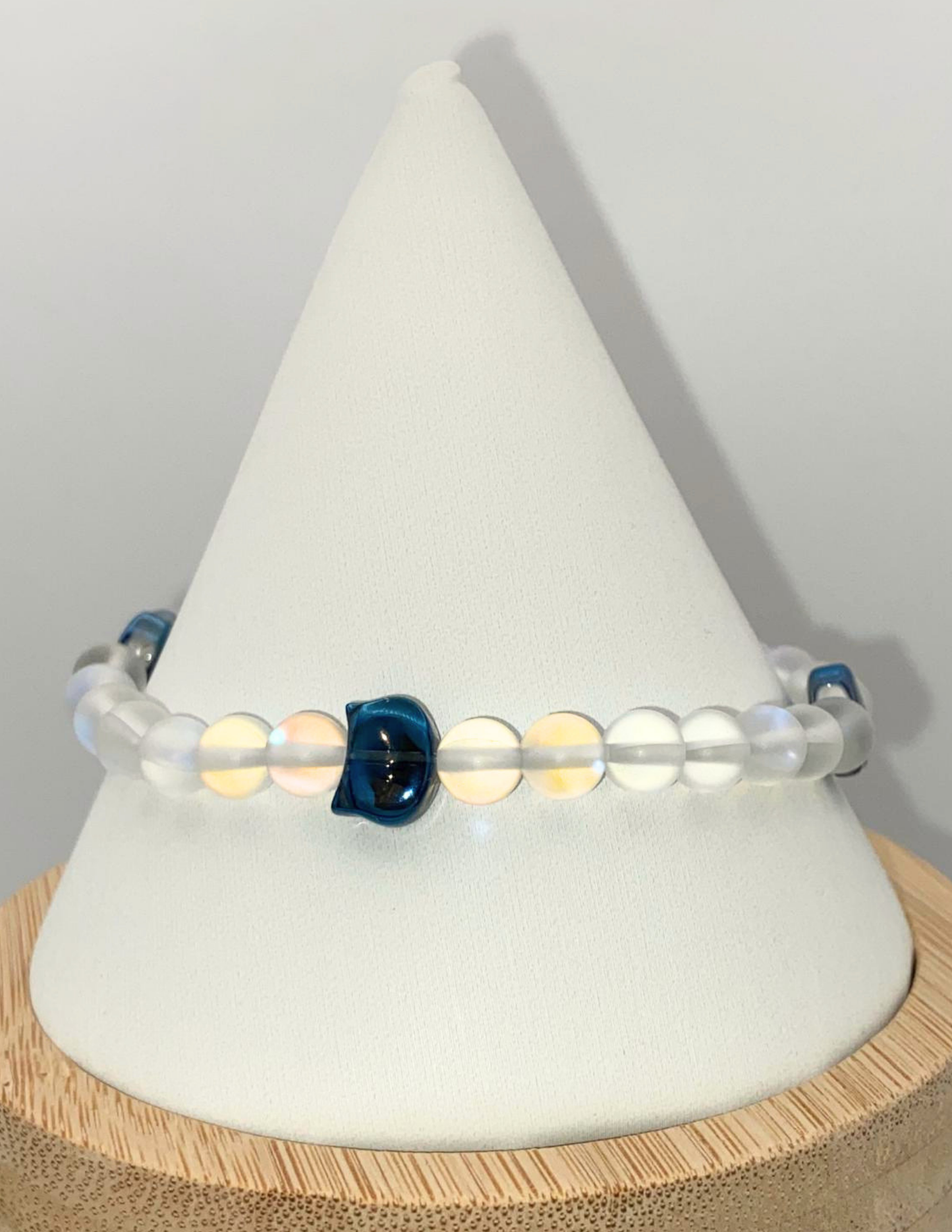 Iridescent Moonlight Cat Stretch Bracelet